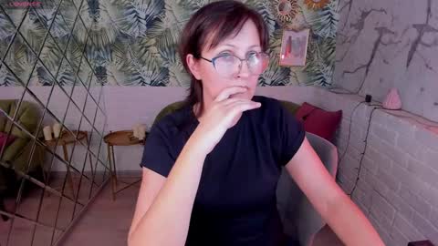 Paris online show from 01.06.25