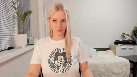 Snapshot of paris_hilt_on chatting on 02.28.25 Sasha online show from 02.28.25