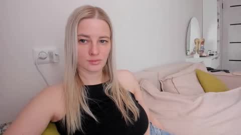 Snapshot of paris_hilt_on chatting on 11.09.25 Sasha online show from 11.09.25