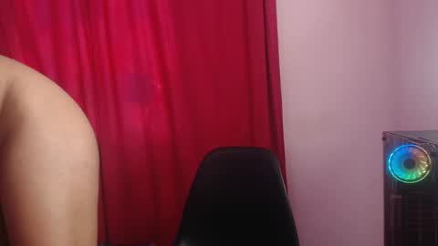 Snapshot of paris_hot12 chatting on 01.13.25 paris online show from 01.13.25