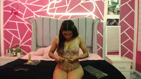 Snapshot of paris_hot12 chatting on 01.27.25 paris online show from 01.27.25