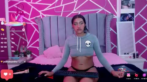 Snapshot of paris_hot12 chatting on 03.09.25 paris online show from 03.09.25