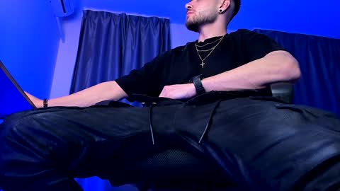 Paris online show from 01.17.25