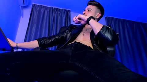 Paris online show from 01.22.25