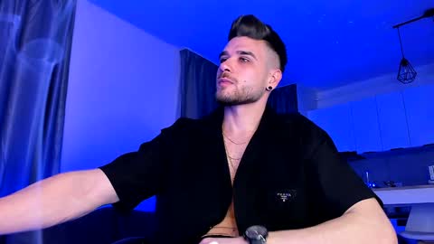 Paris online show from 01.26.25