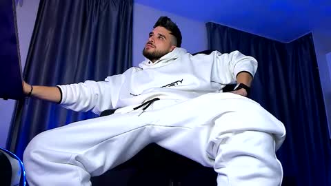 Paris online show from 10.07.25