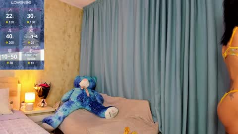 Snapshot of paris_x_hilton chatting on 01.08.25 Paris online show from 01.08.25