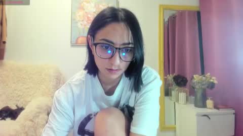 Snapshot of paris_x_hilton chatting on 02.22.26 Paris online show from 02.22.26