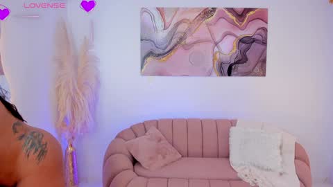 Snapshot of parisangel_ chatting on 02.06.25 Paris online show from 02.06.25