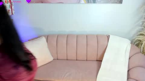 Snapshot of parisangel_ chatting on 12.23.25 Paris online show from 12.23.25