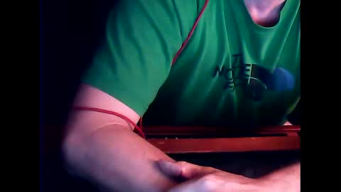 Snapshot of patou1995 chatting on 12.25.24 patou1995 online show from 12.25.24