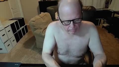 Snapshot of patrickstroking chatting on 01.05.25 patrickstroking online show from 01.05.25