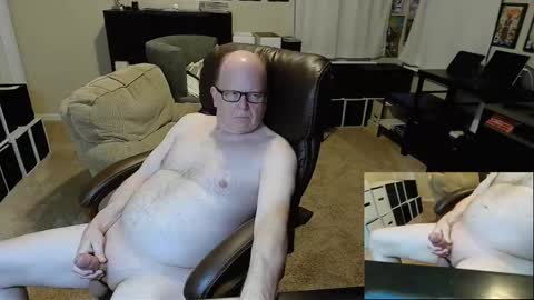 Snapshot of patrickstroking chatting on 01.08.25 patrickstroking online show from 01.08.25