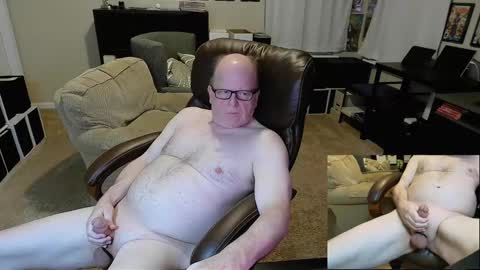 Snapshot of patrickstroking chatting on 01.18.25 patrickstroking online show from 01.18.25