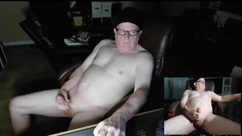 Snapshot of patrickstroking chatting on 10.01.25 patrickstroking online show from 10.01.25