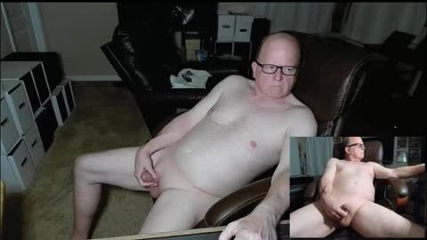 Snapshot of patrickstroking chatting on 10.14.25 patrickstroking online show from 10.14.25