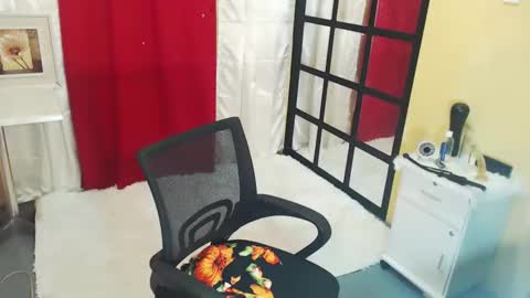 Snapshot of paul968323 chatting on 09.18.25 MrBigPaul online show from 09.18.25