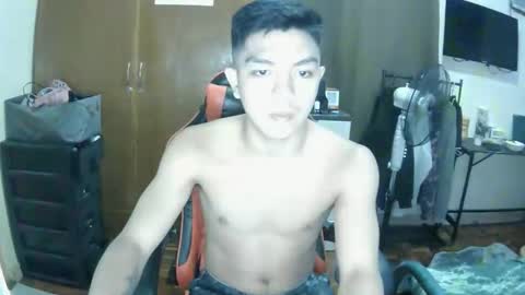 Snapshot of paul968323 chatting on 12.15.25 MrBigPaul online show from 12.15.25