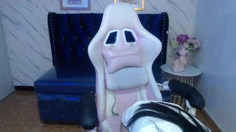 Live 800am 200pm COLOMBIAN HOUR online show from 02.13.25