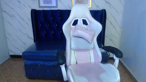 Live 800am 200pm COLOMBIAN HOUR online show from 02.14.25