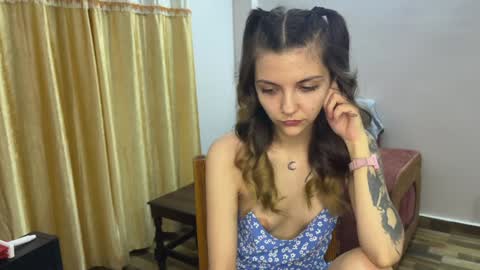 Snapshot of paulettegoddard chatting on 01.25.25 Isla Chase online show from 01.25.25