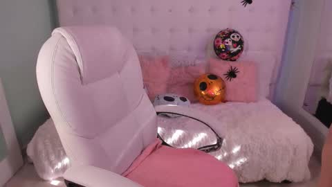 paulha_miller online show from 10.24.25