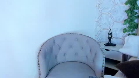 paulina lux online show from 02.04.26