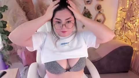 Snapshot of paulinacostello chatting on 07.17.26 Estefania online show from 07.17.26