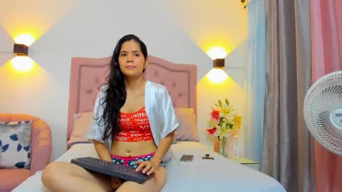 Snapshot of paulinavera chatting on 03.24.26 paulinavera online show from 03.24.26