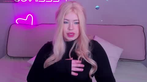 Snapshot of pauline_moore chatting on 05.24.26 Erica online show from 05.24.26