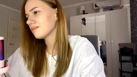 Snapshot of paulinelejune chatting on 11.30.25 Sonya online show from 11.30.25