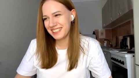 Snapshot of paulinelejune chatting on 12.01.25 Sonya online show from 12.01.25