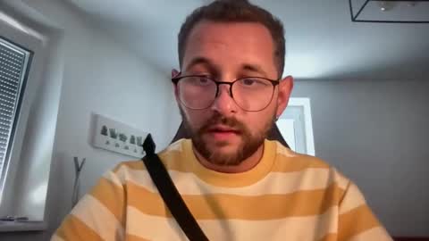 Snapshot of paulsimpsn chatting on 05.27.26 love bush online show from 05.27.26