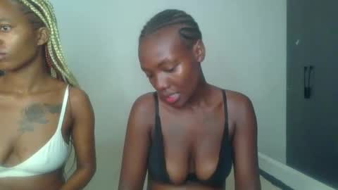 peach_ebonny online show from 04.30.26