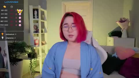 Snapshot of peach_shy chatting on 09.25.25 Lilian online show from 09.25.25
