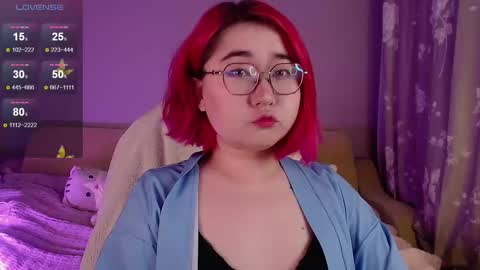Snapshot of peach_shy chatting on 10.01.25 Lilian online show from 10.01.25