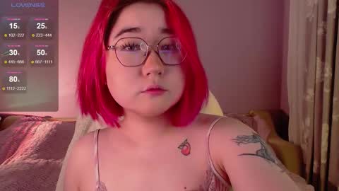 Snapshot of peach_shy chatting on 10.06.25 Lilian online show from 10.06.25