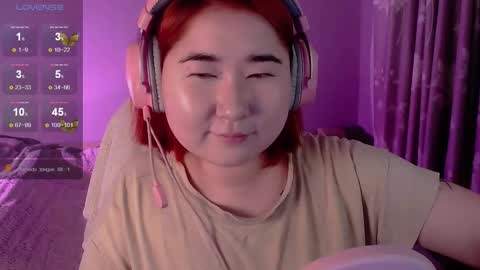 Snapshot of peach_shy chatting on 10.21.25 Lilian online show from 10.21.25