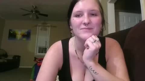 Snapshot of peachesxcreme chatting on 10.07.25 peachesxcreme online show from 10.07.25