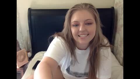 Snapshot of peachritual chatting on 09.11.25 PeachRitual online show from 09.11.25