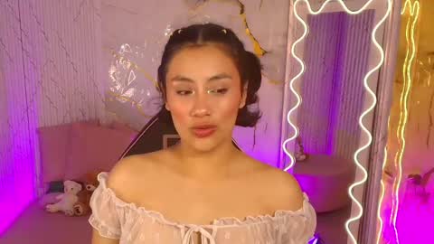 Snapshot of peachy_tay chatting on 04.19.26 peachy_tay online show from 04.19.26