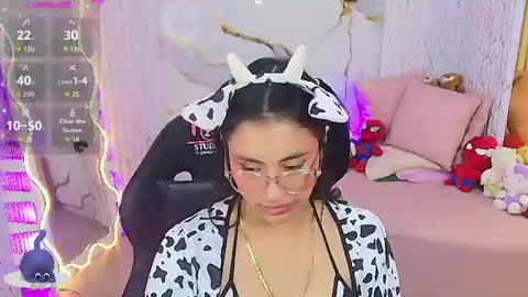 Snapshot of peachy_tay chatting on 06.11.26 peachy_tay online show from 06.11.26