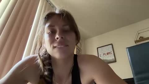 Snapshot of peachydesire chatting on 05.26.26 peachydesire online show from 05.26.26
