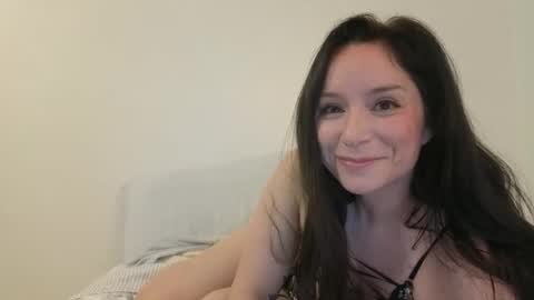 Snapshot of peachyxobsession chatting on 11.21.25 PeachyObsession online show from 11.21.25