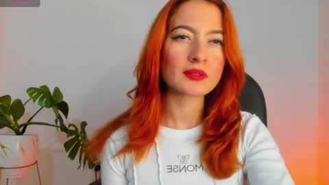 Snapshot of pear__moon chatting on 06.19.26 LILLY online show from 06.19.26