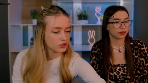 Snapshot of pearl_heart chatting on 03.27.26 pearl heart online show from 03.27.26