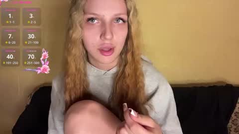 Snapshot of pearlinesilfies chatting on 06.23.26 Zlata online show from 06.23.26