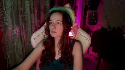 Snapshot of pearlprincess_ chatting on 06.26.26 Adelina online show from 06.26.26