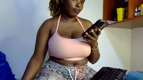 Snapshot of peekyshams chatting on 09.14.25 peekyshams online show from 09.14.25