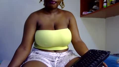 Snapshot of peekyshams chatting on 09.19.25 peekyshams online show from 09.19.25